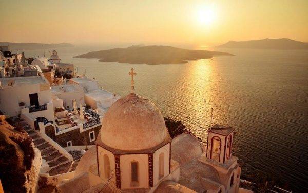 Griekenland-Island-Zonsondergang-kerk-Dome-Oceaan