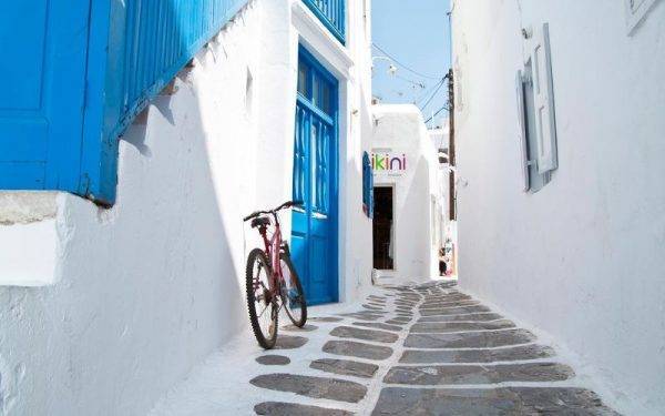 Griekenland-Mykanos-Straat-steegje-fiets