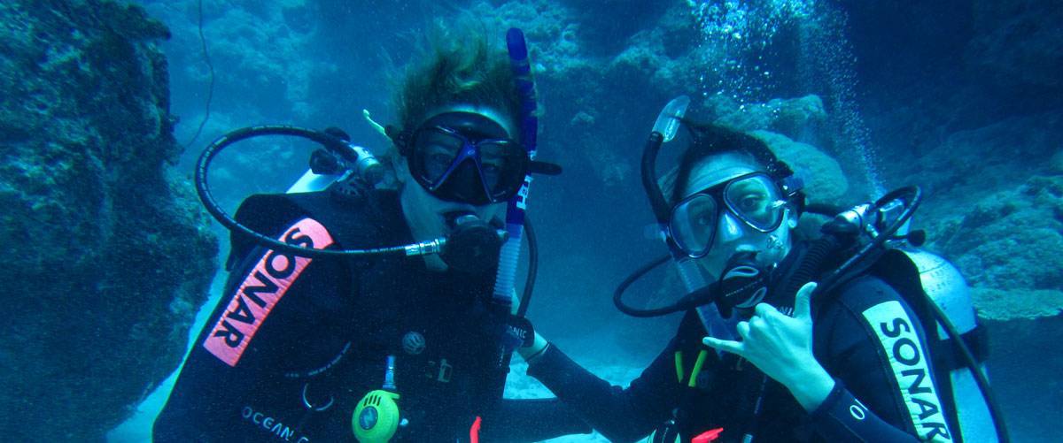 Maya_Evelin_Great_Barrier_Reef Maya and Evelin scuba diving the Great Barrier Reef, Cairns Australia